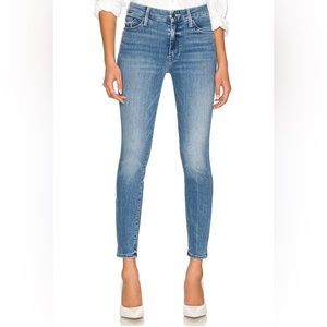 Mother “the Looker” in Groovin